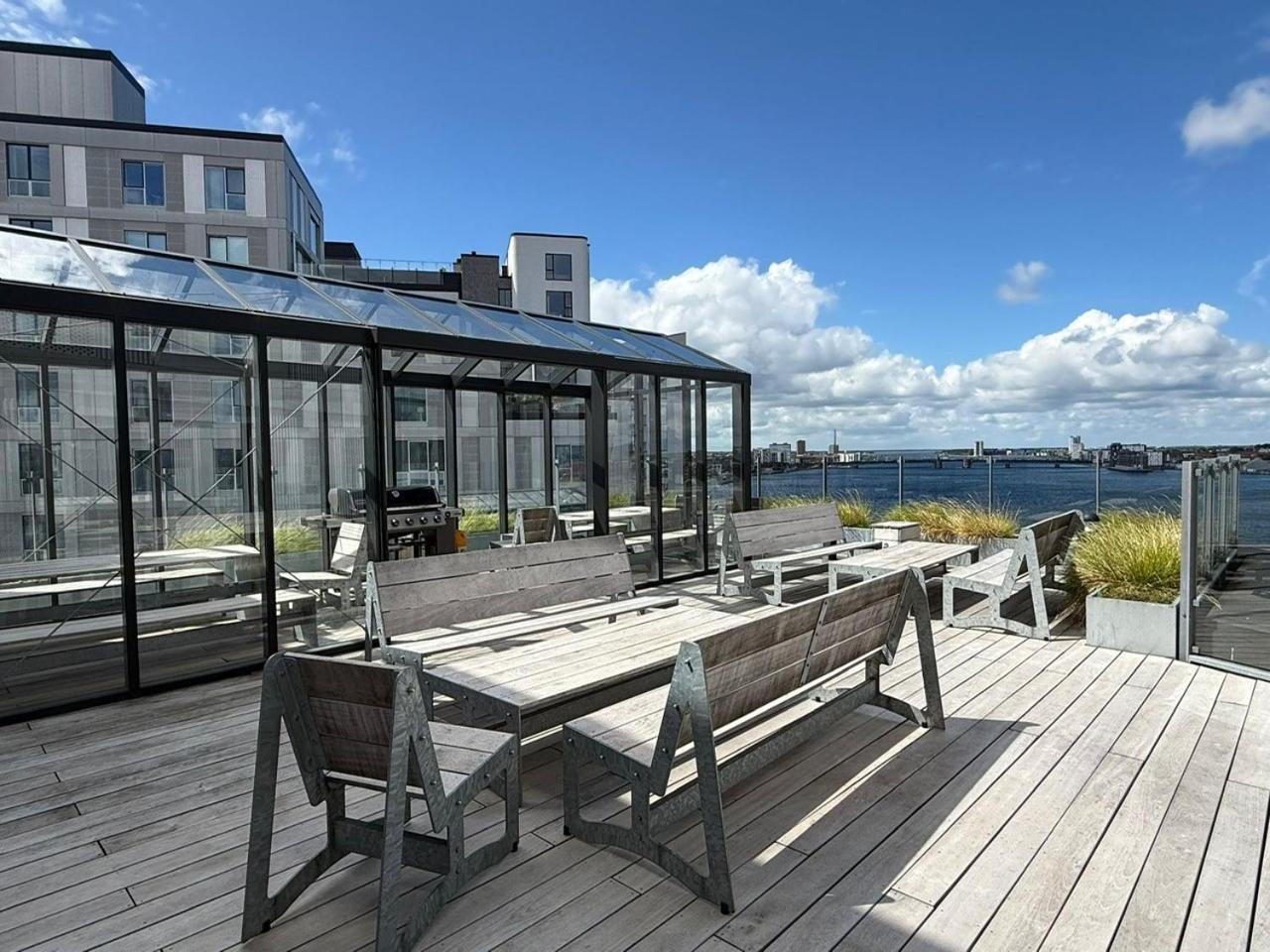 Exclusive Harbourfront With Private Entrance *