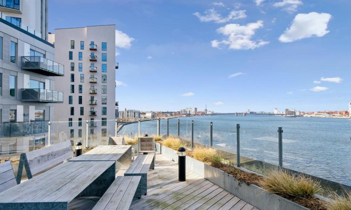 Apartment Exclusive Harbourfront With Private Entrance *