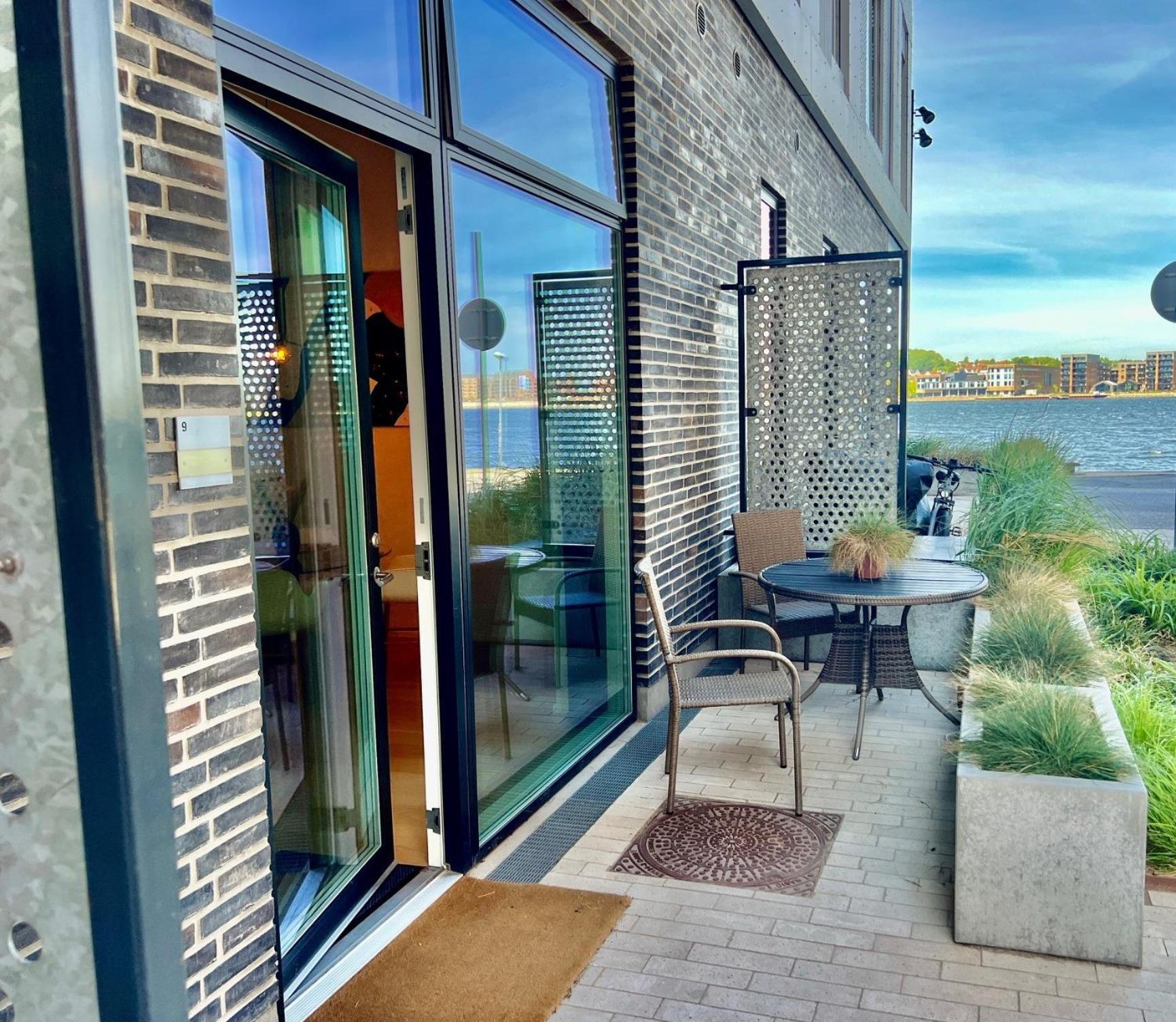 Apartment Exclusive Harbourfront With Private Entrance Aalborg
