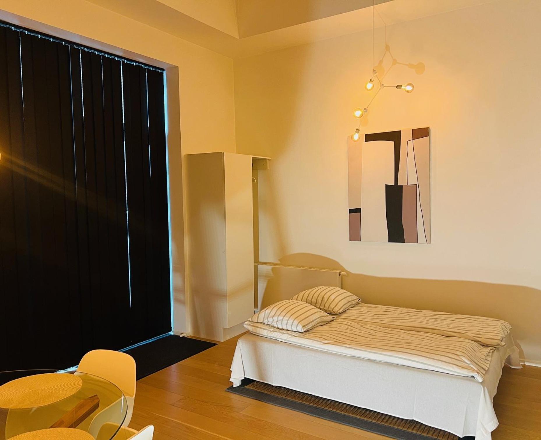 Exclusive Harbourfront With Private Entrance *